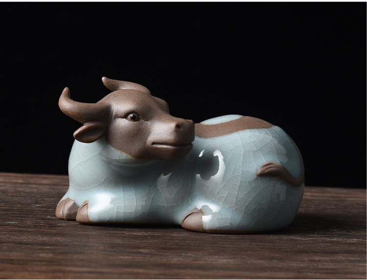 小瓷牛摆件招财