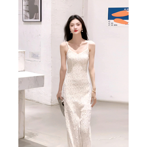 白色针织吊带连衣裙女2024夏季高级感法式小众性感修身显瘦长裙子