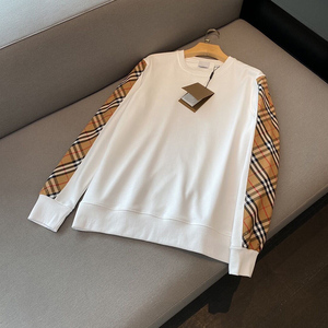 白色卫衣巴宝莉