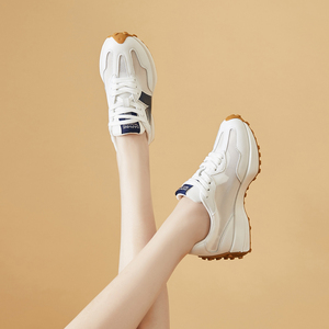 达芙妮女鞋2022春季新款小蛮腰阿甘鞋网红华夫鞋运动鞋白色休闲鞋