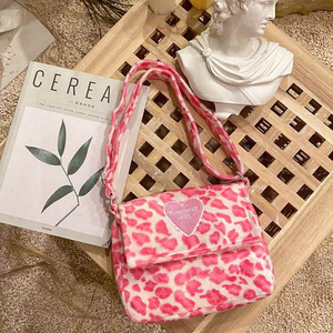 日本t购泰国小众设计bkk毛绒腋下包女时尚复古豹纹桃心斜挎包单肩