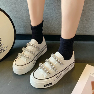 松糕厚底小白鞋踩脚