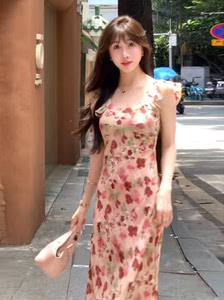 度假风小飞袖修身翠花裙2023夏季新款法式复古高级感吊带连衣裙女