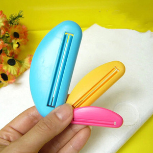 001人付款淘宝挤小样神器乳液分装化妆品小样挤压器家用手动挤牙膏器