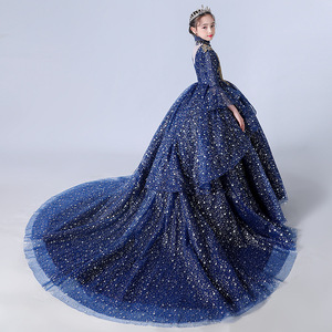 蓝色礼服裙女童