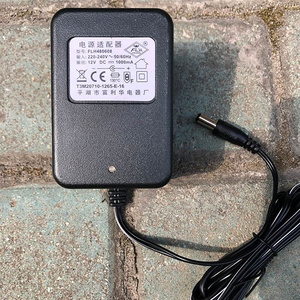 宾利i儿童四轮电动汽车12v充电器电瓶蓄电池佳佳童车je1166充电器