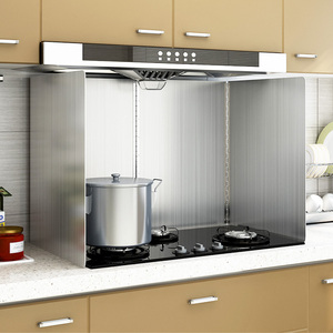 不锈钢厨房挡油板炒菜挡防油溅隔热油烟机防油挡板煤气灶台耐高温