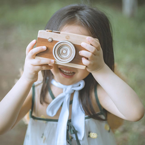 儿童摄影道具相机仿真木质模型复古日系户外宝宝拍摄外景童装装饰