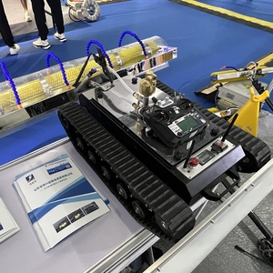 光伏板清洗机器人设备光伏清洁工具刷发电站太阳能板子清扫组件