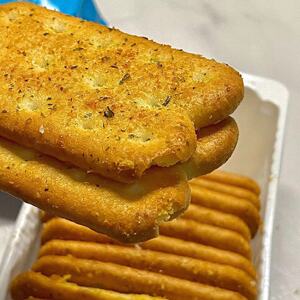 康师傅美味酥饼干海苔味美味酥康师傅饼干咸饼干8袋黑胡椒牛排味