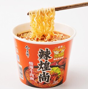 辣煌尚方便面辣皇上方便面泡面桶装方便面酸辣牛肉面酸酸辣辣速食