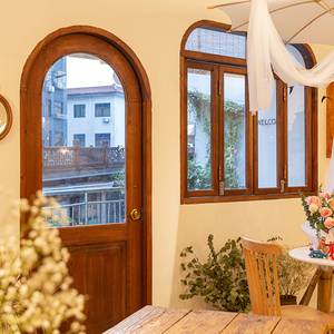 民宿风格甜品店烘焙坊定制纯实木原木门窗推拉窗折叠窗对开平开门