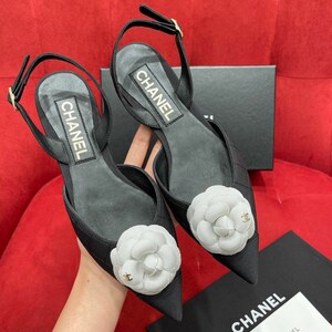 chanel/香奈儿22春夏新品山茶花装饰logo一脚蹬女士尖嘴凉鞋单鞋