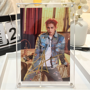 00拽灬小子丶淘宝符龙飞签名专辑,演出现场购入 两张签名照可送签名