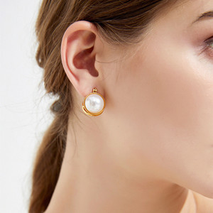 赛琳珍珠耳钉黄铜电镀真金高级感银针双面半圆气质百搭小香耳环女