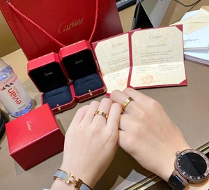 cartier/卡地亚戒指女18k玫瑰金经典款love情侣满天星潮男士对戒