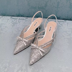 miumiu银色高跟鞋