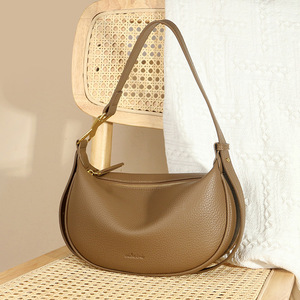 设计潮月牙儿腋下包2023流行真皮女包直播牛皮纹百搭女半圆单肩包