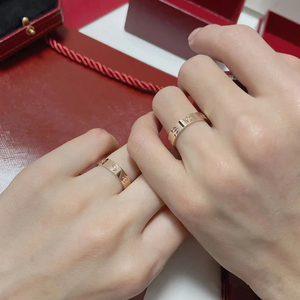 周大福焕美情侣对戒18k玫瑰金素圈男女戒指au750彩金钻戒黄金婚戒
