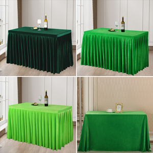深绿色桌布