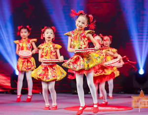 六一元旦儿童喜庆演出开门红舞蹈装幼儿打鼓秧歌服女童纱裙表演服
