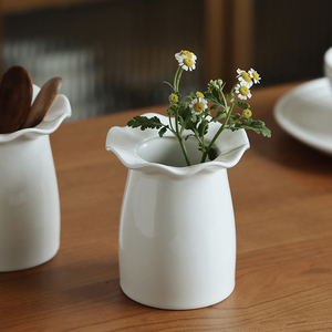 白瓷花瓶简约高级感餐桌陶瓷水养小花瓶客厅摆件插花水培矮花瓶