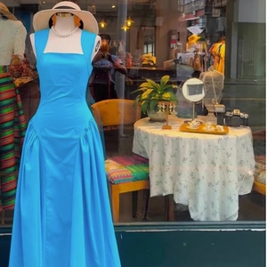 撤柜女装御姐夏季多巴胺时尚高端精致小众修身蓝色性感吊带连衣裙