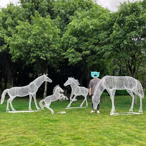户外不锈钢镂空马雕塑小区景观装饰公园草坪铁艺鹿仿真动物大摆件