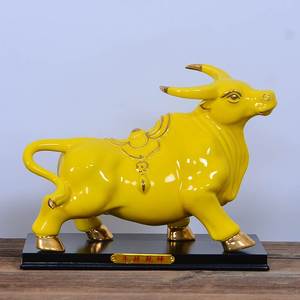 陶瓷十二生肖黄色牛摆件风水招财旺财镇宅补角黄牛瓷器水牛工艺品