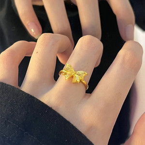 黄金色蝴蝶结戒指女款小清新在逃公主同款求婚结婚替代品戒子饰品