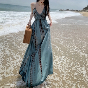 吊带连衣裙女夏薄款异域风情复古风波西米亚沙滩裙子泰国度假长裙