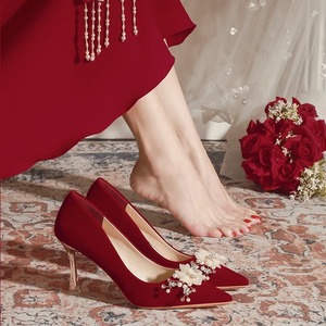 小众珍珠新娘2024年新款红色高跟鞋秀禾结婚鞋婚纱两穿不累脚