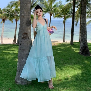 三亚海滩度假连衣裙露背吊带碎花泰国海边沙滩裙女夏季超仙长裙紫