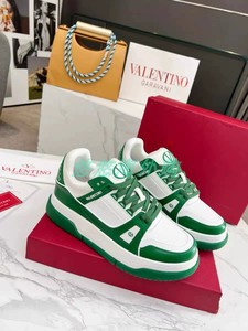 Valentino/华伦天奴 字母LOGO低帮休闲百搭鞋运动跑步鞋女板鞋男