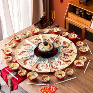 日本进口工艺高端过年夜饭圆桌扇形盘子菜盘家用红色陶瓷团圆拼盘