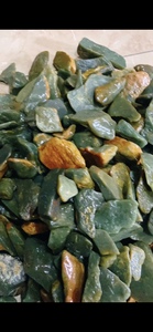 天然玉石，产地东北辽宁透闪石和田玉，手把原石，随机发，发1斤