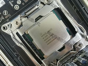 正式版 Intel Xeon W-2135  LGA：206 议价出售