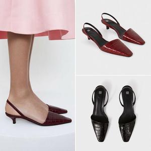 Toteme 24新款鳄鱼纹猫跟包头小红鞋尖头穆勒层牛皮单鞋