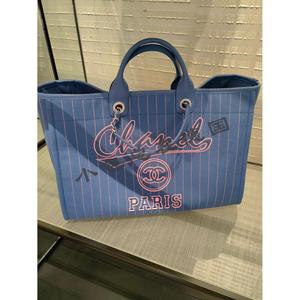 Chanel/香奈儿2023春款23P系列牛仔蓝粉色刺绣 Logo 帆布沙滩购包