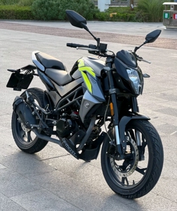 二手春风nk150巡航复古越野街车电喷水冷sr250跑车仿赛旅行摩托车