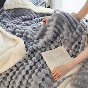 加厚玉兔绒毛毯牛奶绒休闲盖毯双层铺床毯子办公室午睡绒毯沙发毯