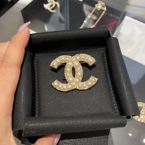 代购香奈儿/Chanel  经典双C不规则满珍珠限定款胸针