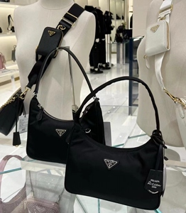 适用普拉达女包 手提托特包新款法棍小号水桶降落伞腋下包邮差包