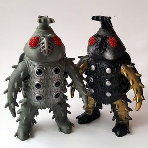 日本中古 万代 雷欧奥特曼怪兽软胶 宇宙昆虫 萨坦甲虫17cm一套2b