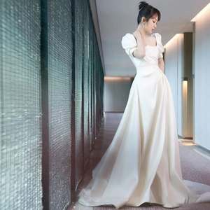 明星同款晚礼服白色缎面高级质感主持宴会2022新款新娘轻婚纱法式