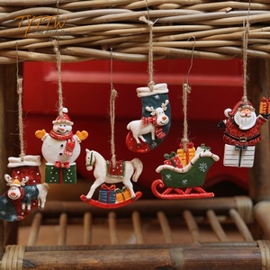 红色圣诞老人袜子雪橇雪人绿色鹿挂件家居节日庆新年氛围场景布置