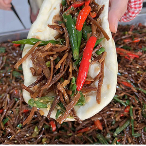 徐州特产邳州特产辣椒蒜苔炒蒜薹辣椒干蒜苔真空包装半斤