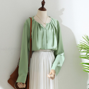 设计感小众豆沙绿垂感缎面长袖衬衫女2024春季新款褶皱别致上衣