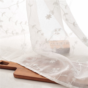 白纱窗拍照背景