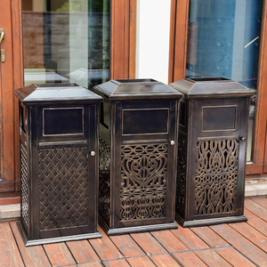 别墅花园垃圾桶